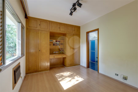 Casa à venda com 4 quartos, sendo 3 suítes, em Jardim Marajoara, São Paulo, SP