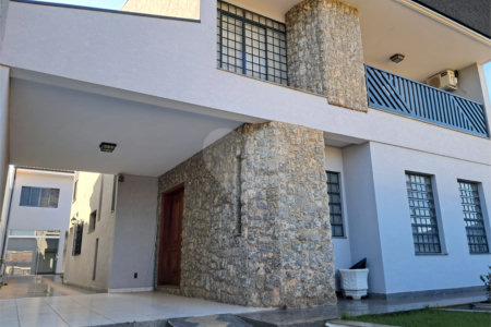 Sobrado à venda com 3 suítes em Nossa Senhora Aparecida, Paulínia, SP