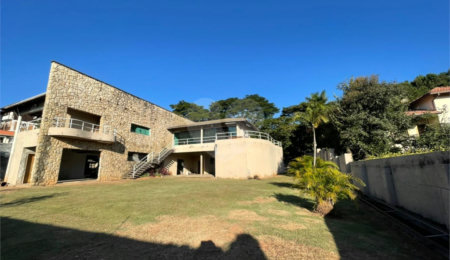 Casa à venda com 5 quartos, sendo 3 suítes, no condomínio Flamboyant, Atibaia - SP