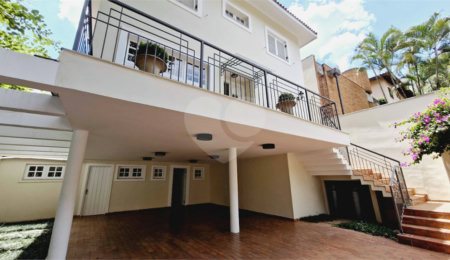 Casa à venda com 4 suítes no condomínio Jardim Vitória Régia, São Paulo - SP