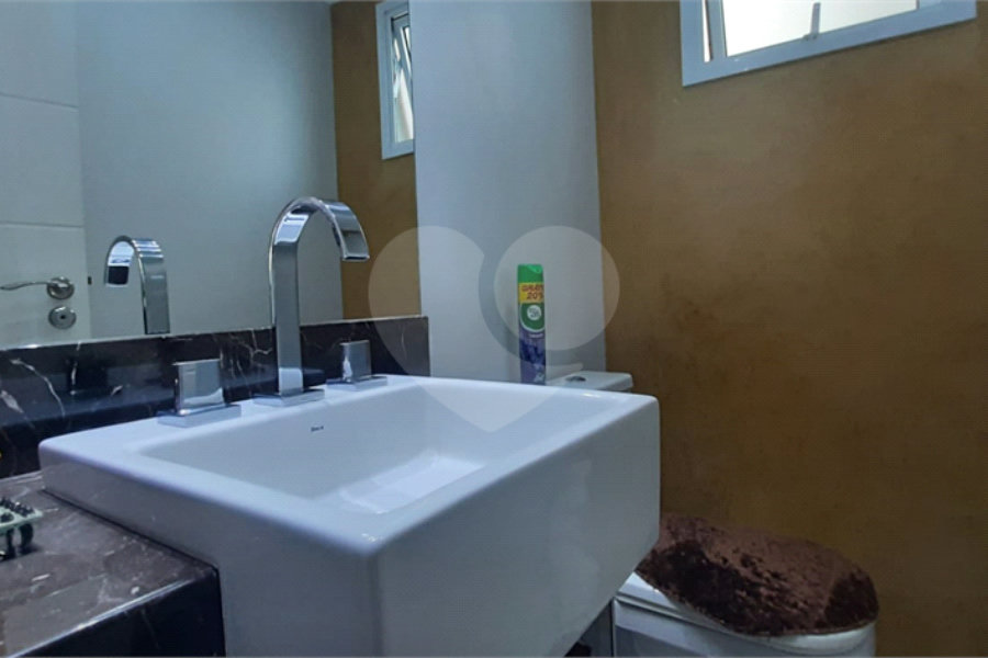 Casa à venda com 4 quartos, sendo 2 suítes, no condomínio Florada da Serra, São Paulo - SP