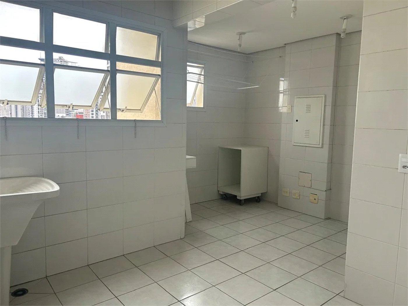 Apartamento para alugar com 3 quartos, sendo 1 suíte, em Pinheiros, São Paulo, SP