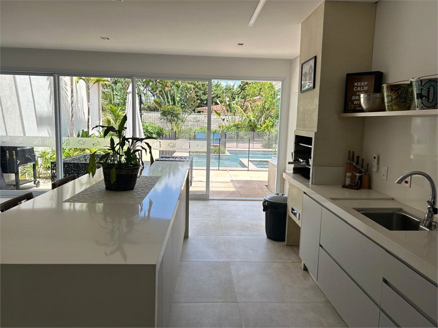 Casa à venda com 5 quartos, sendo 4 suítes,  no condomínio Residencial Vila do Itamaraca, Valinhos - SP
