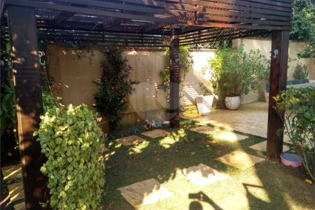 Casa à venda com 4 quartos, sendo 3 suítes, em Jardim Estância Brasil, Atibaia, SP