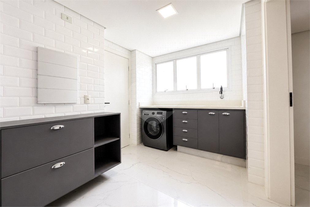 Apartamento à venda com 5 suítes em Parque Enseada, Guarujá, SP