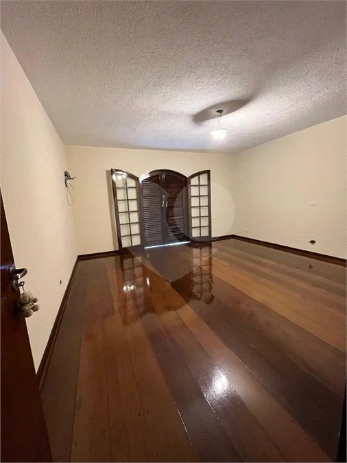 Sobrado à venda com 4 quartos, sendo 1 suíte, em Jaçanã, São Paulo, SP