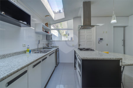 Casa à venda com 5 quartos, sendo 3 suítes, em Chácara Monte Alegre, São Paulo, SP