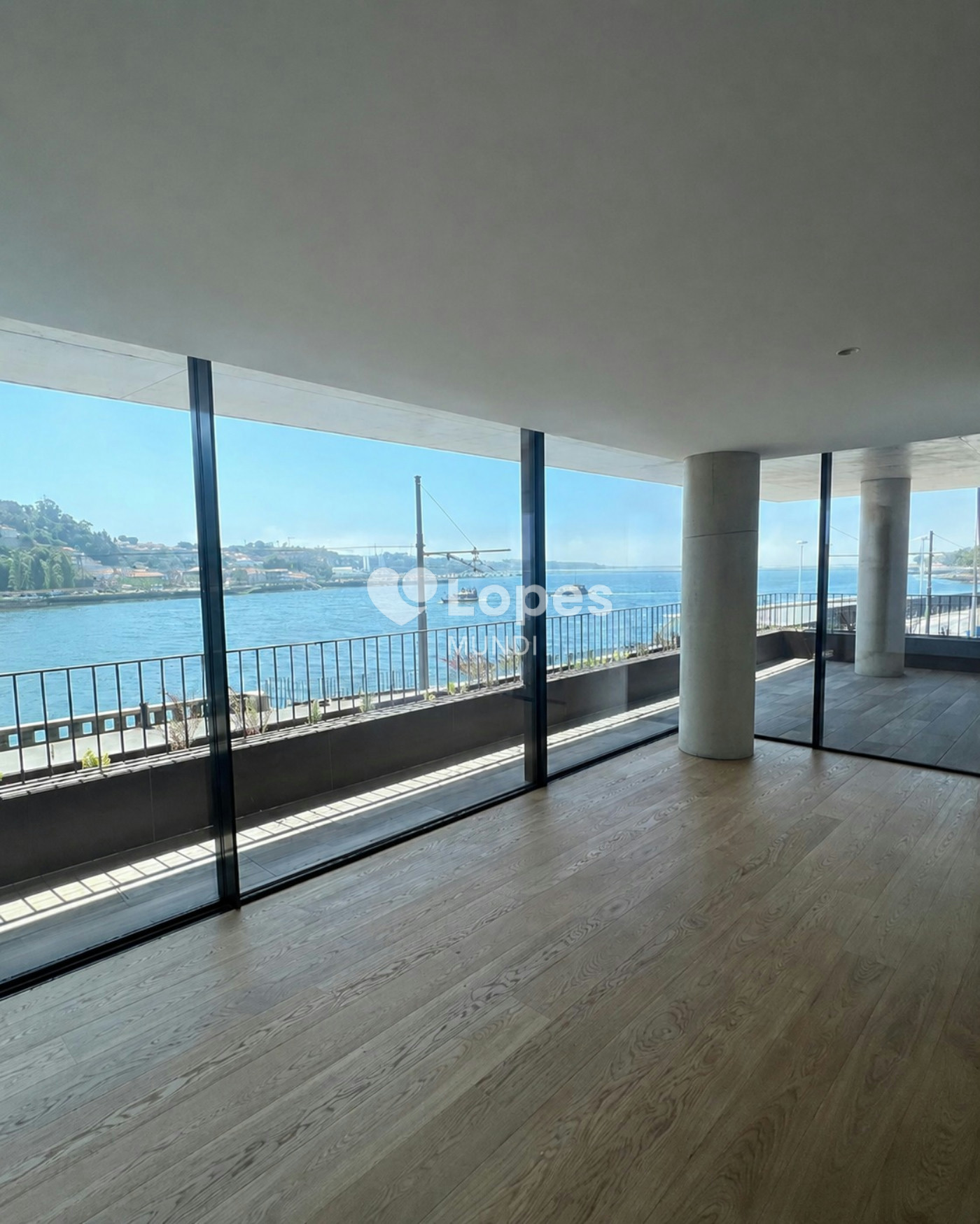 Apartamento T4 à venda em Lordelo do Ouro, Porto, Portugal – 240 m²