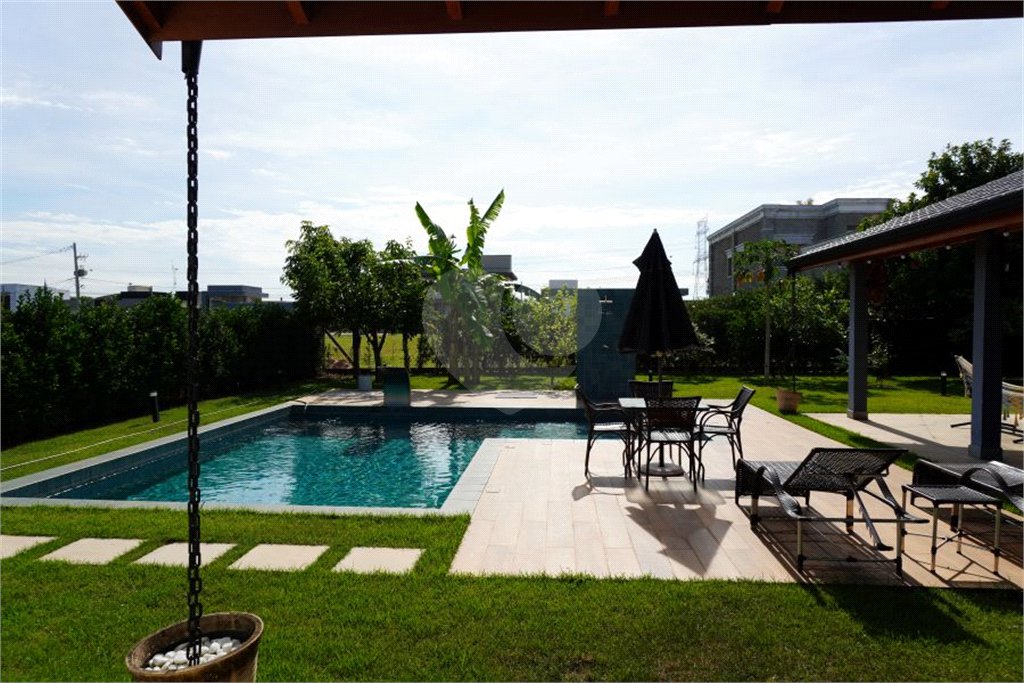 Casa à venda com 4 quartos, sendo 2 suítes, no condomínio Primavera, Salto - SP