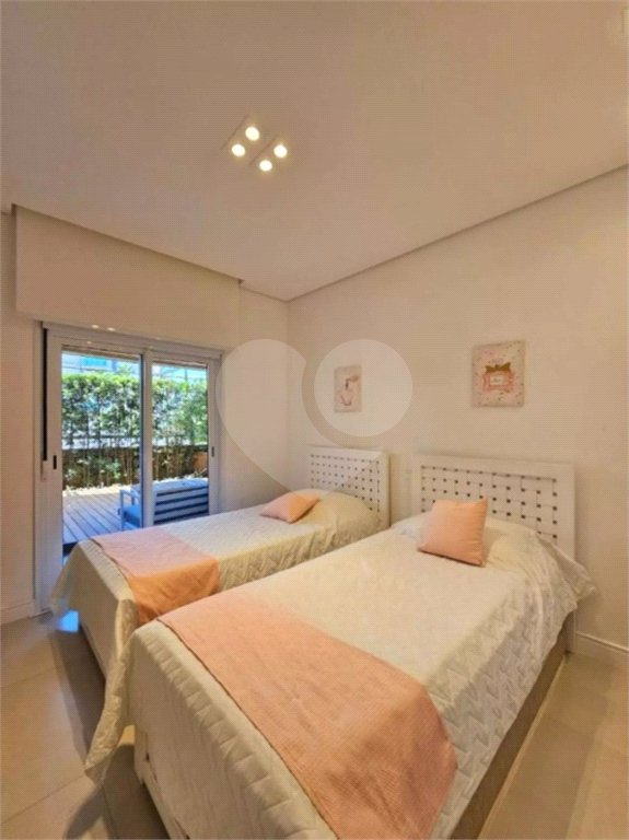 Apartamento à venda com 3 quartos, sendo 1 suíte, em Riviera de São Lourenço, Bertioga, SP
