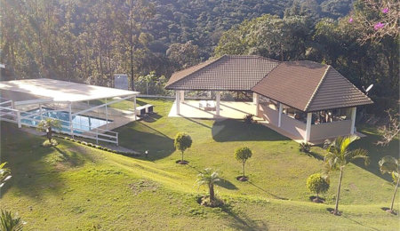 Casa à venda com 4 suítes no condomínio Suíça da Cantareira, Mairiporã - SP
