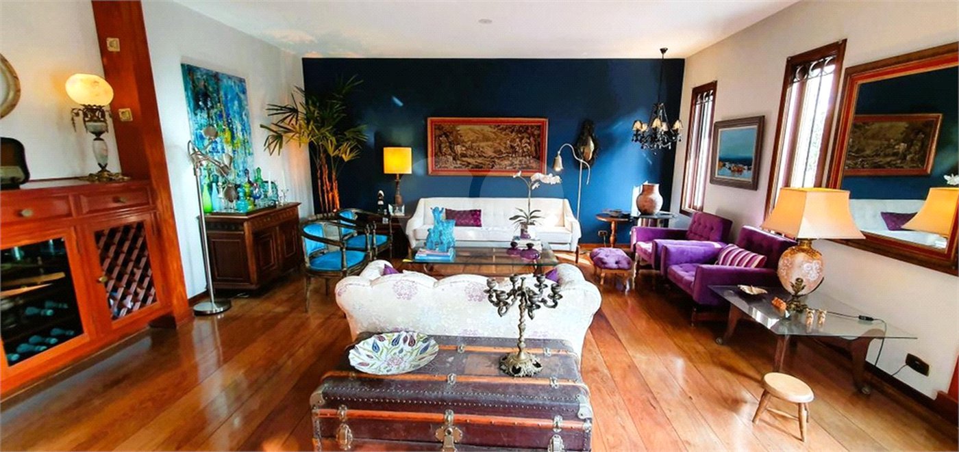 Casa à venda com 5 suítes em Jardim Leonor, São Paulo, SP