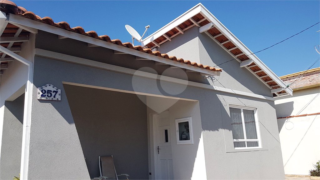Casa à venda com 3 quartos, sendo 1 suíte,  no Centro, Vinhedo, SP