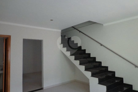 Sobrado à venda com 3 quartos, sendo 1 suíte, em Vila Vitório Mazzei, São Paulo, SP