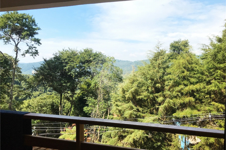 Casa à venda ou para alugar com 3 quartos, sendo 1 suíte, no condomínio Parque Suiça, Caieiras - SP