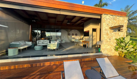 Casa à venda com 6 suítes no condomínio Vila Pinhal, Itirapina - SP