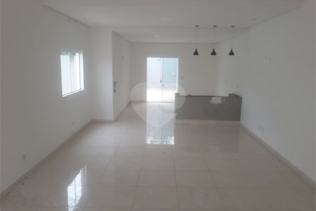 Sobrado à venda com 3 quartos, sendo 1 suíte, em Jardim Vitória, Mairinque, SP