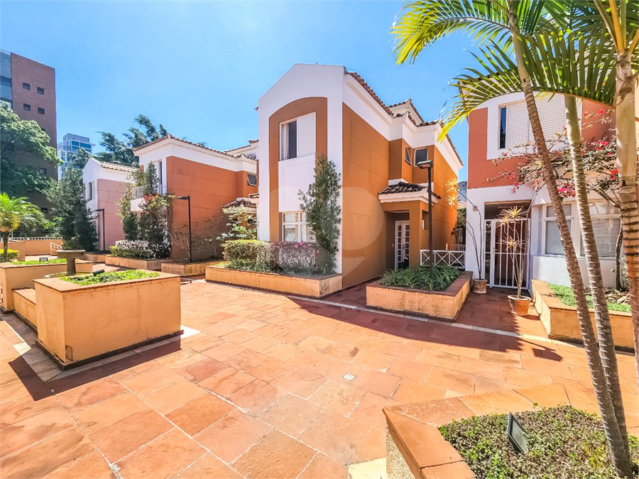 Casa à venda com 4 quartos, sendo 2 suítes, em Alto da Boa Vista, São Paulo, SP