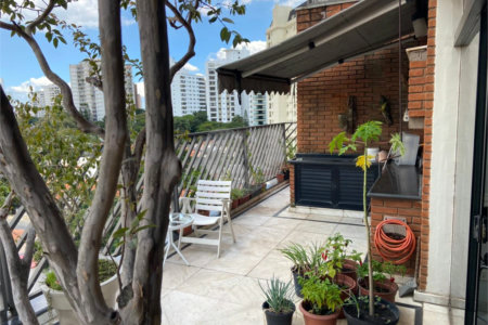 Apartamento à venda com 4 quartos, sendo 1 suíte, em Campo Belo, São Paulo, SP