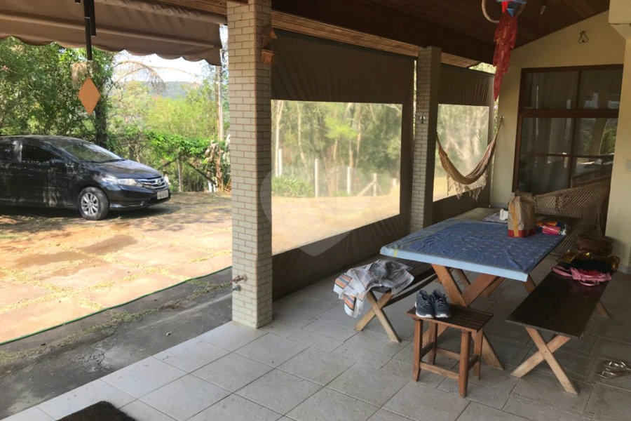 Sobrado à venda com 4 quartos, sendo 2 suítes, em Serra da Cantareira, Mairiporã, SP