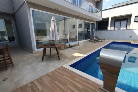 Casa à venda com 3 quartos, sendo 1 suíte, no condomínio Figueira Garden, Atibaia - SP
