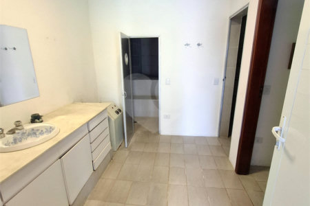 Casa Térrea à venda com 3 suítes em Interlagos, São Paulo, SP