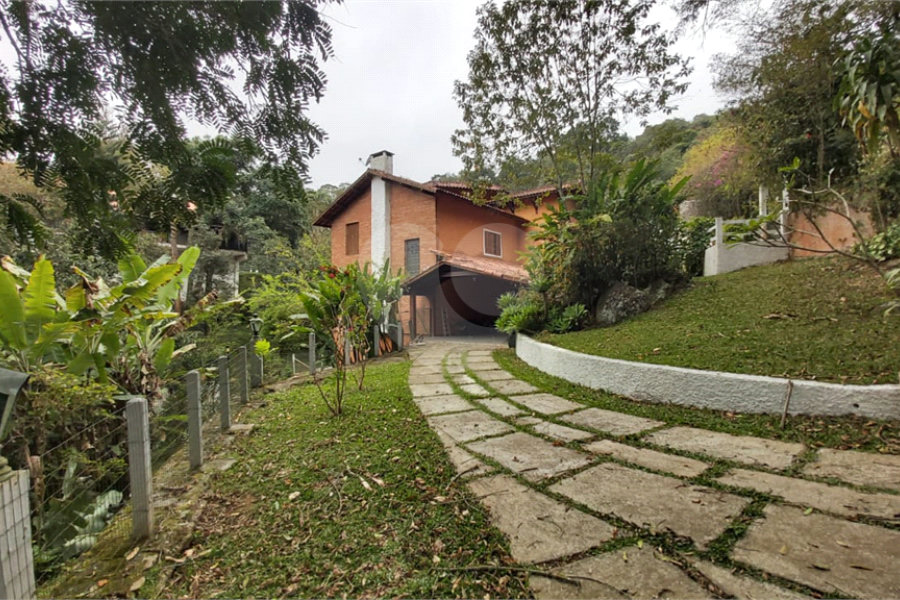 Sobrado à venda com 3 quartos, sendo 2 suítes, em Serra da Cantareira, Mairiporã, SP