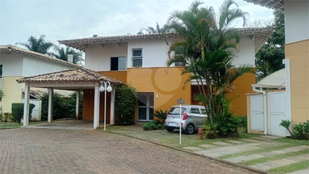Casa à venda com 4 quartos, sendo 2 suítes, no condomínio Canamari, São Paulo - SP