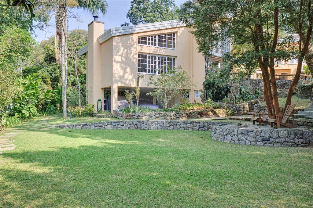Casa à venda com 5 suítes no condomínio Chácara Flora, São Paulo - SP