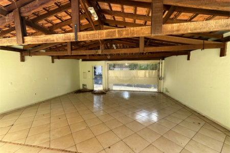 Casa á venda, com 3 dormitórios, no bairro Planalto paraíso em São Carlos.