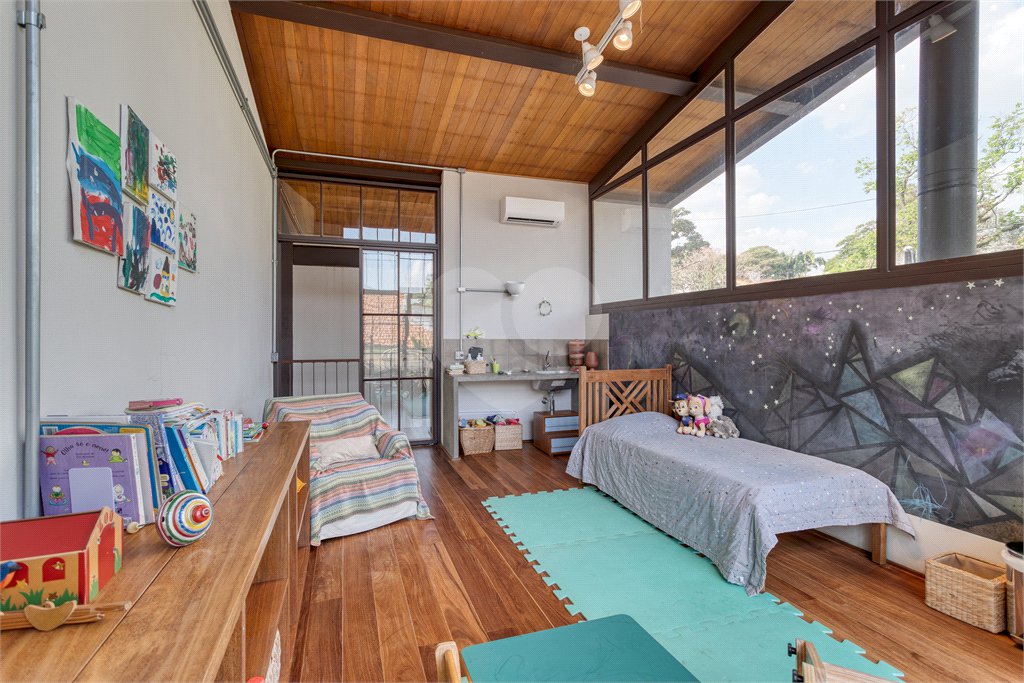 Sobrado à venda com 5 quartos, sendo 4 suítes, em Alto da Boa Vista, São Paulo, SP