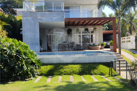 Casa à venda com 4 quartos, sendo 3 suítes, no condomínio Estância Marambaia, Vinhedo - SP