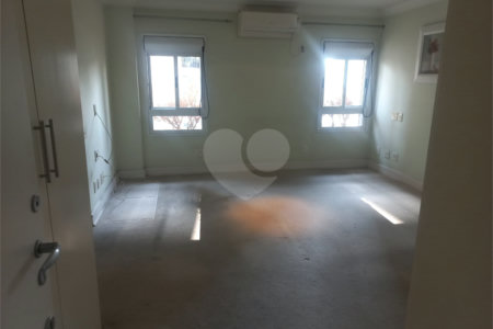 Apartamento à venda com 4 quartos, sendo 2 suítes, em Vila Uberabinha, São Paulo, SP