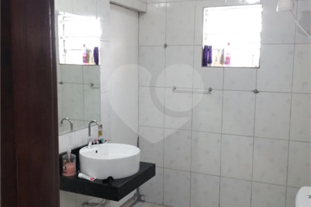 Sobrado à venda com 3 quartos, sendo 1 suíte,  em Jardim Varan, Suzano, SP