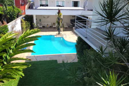 Casa à venda com 4 quartos, sendo 2 suítes, no condomínio Crystal Lake, Rio de Janeiro - RJ