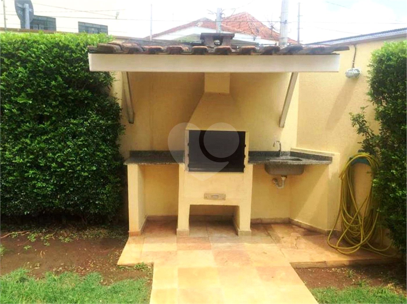 Casa à venda com 3 quartos, sendo 1 suíte, no condomínio Vila das Macieiras, São Paulo - SP