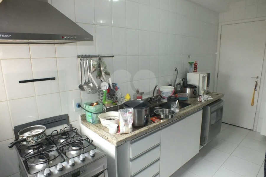 Apartamento com 03 suítes no Alto Da Boa Vista.