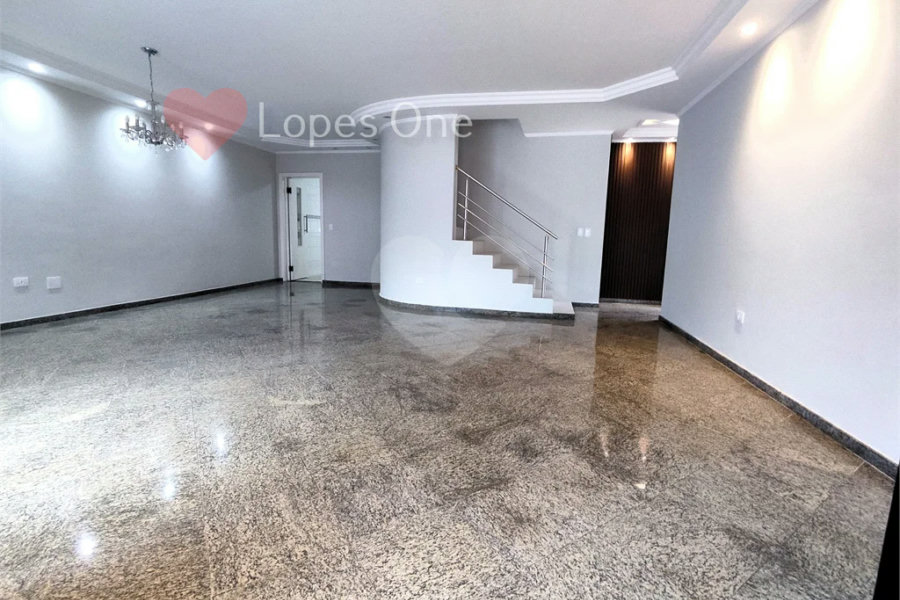 Casa à venda com 3 quartos, sendo 2 suítes, no condomínio Filipe de Vitry, São Paulo - SP