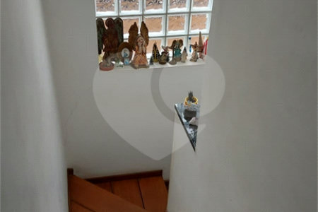 Casa à venda com 7 quartos, sendo 2 suítes, em Jardim Londrina, São Paulo, SP