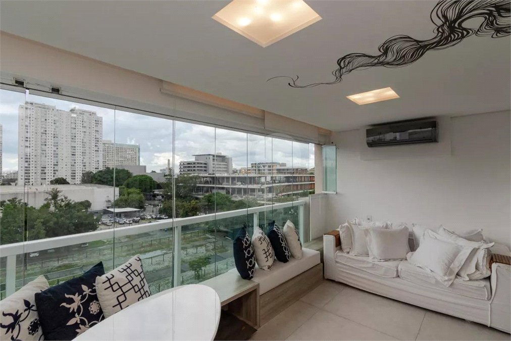 Apartamento à venda ou para alugar com 2 suítes em Santo Amaro, São Paulo, SP