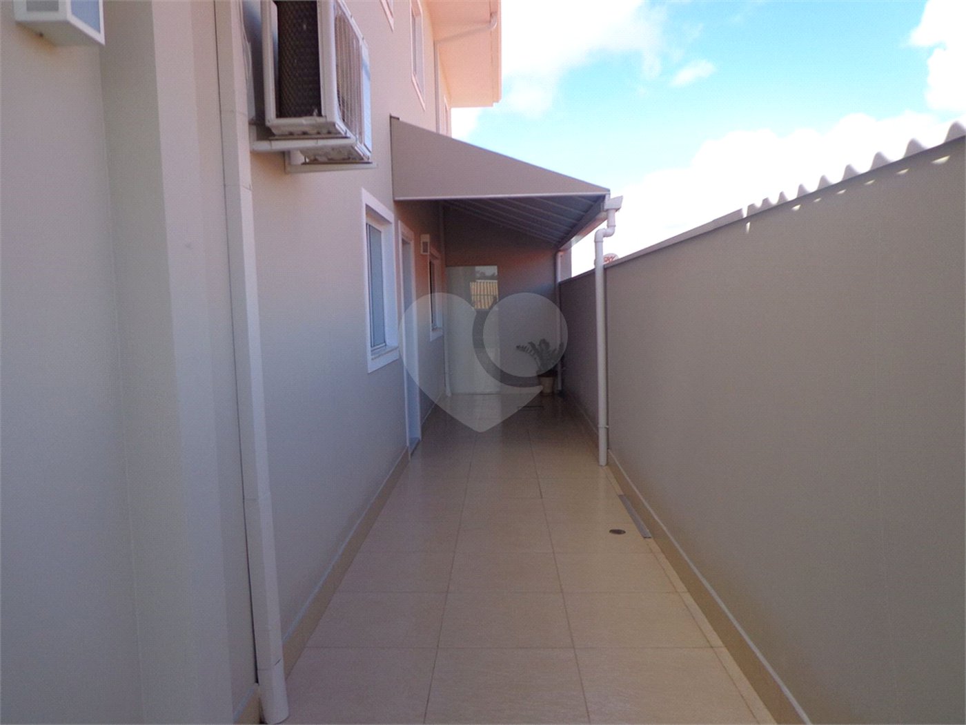Casa à venda com 3 suítes no condomínio Terras de São Francisco, Vinhedo - SP