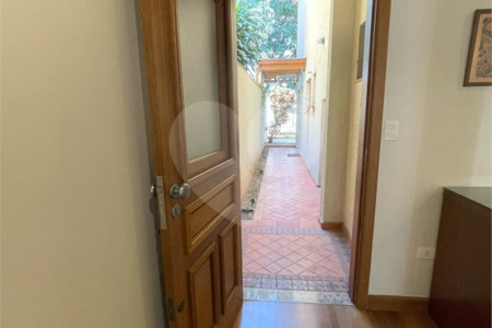 Casa à venda com 3 suítes em Santo Amaro, São Paulo, SP