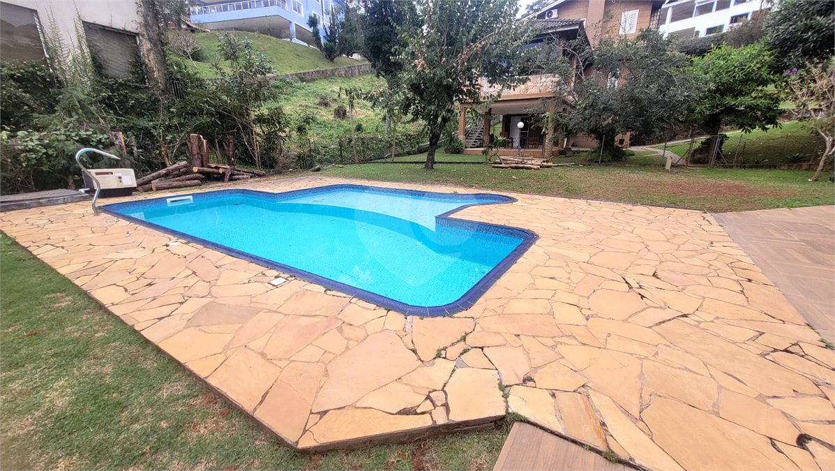 Casa à venda com 3 suítes no condomínio Suíça da Cantareira, Mairiporã - SP
