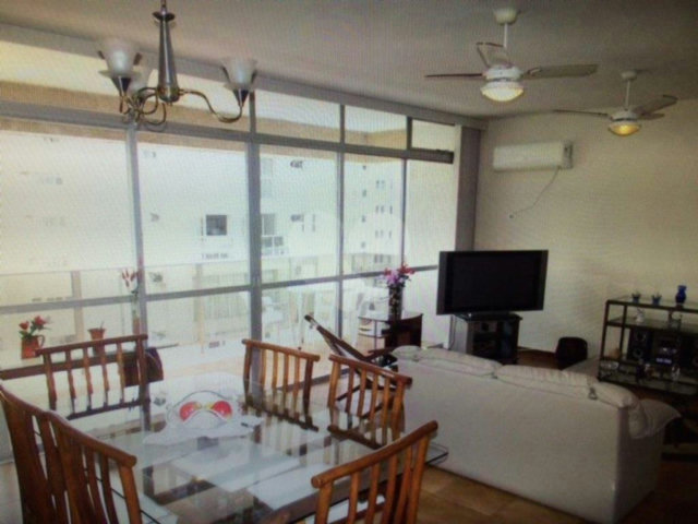Apartamento à venda com 4 quartos, sendo 1 suíte,  em Pitangueiras, Guarujá, SP