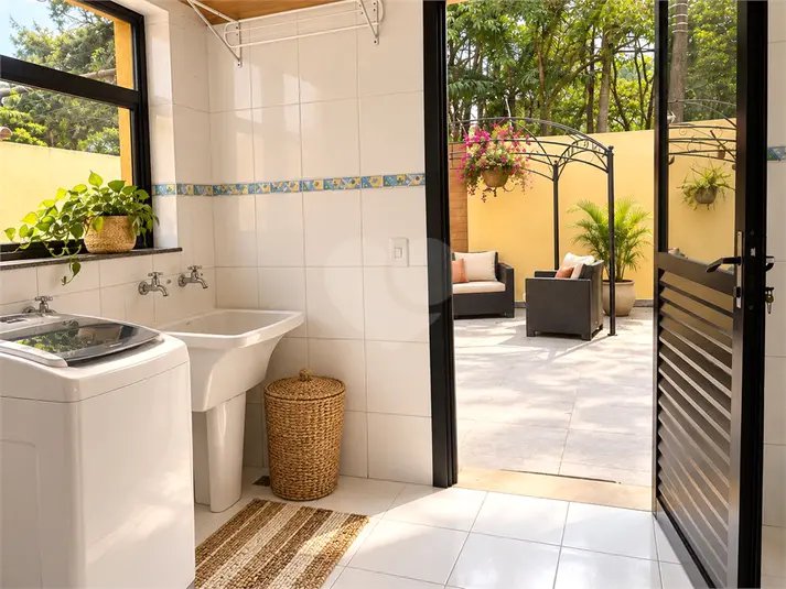 Casa à venda com 6 quartos, sendo 3 suítes, em Interlagos, São Paulo, SP
