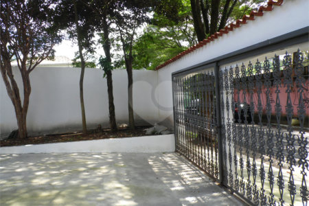 Casa à venda com 5 quartos, sendo 3 suítes, em Vila São Francisco, São Paulo, SP