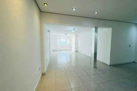 Casa à venda com 3 quartos, sendo 1 suíte, em Vila Galvão, Guarulhos, SP