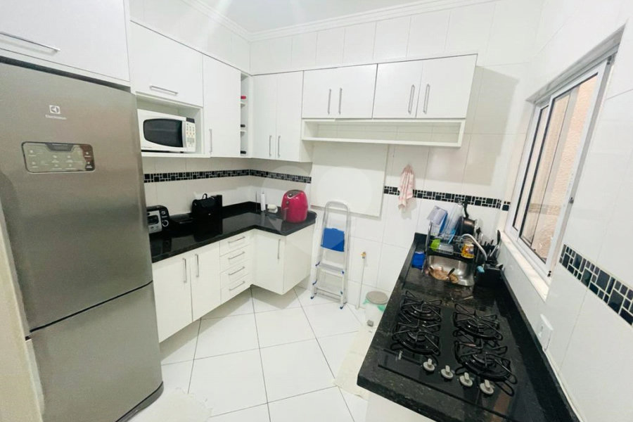 Casa à venda com 3 quartos, sendo 1 suíte,  no condomínio Rafaela I, São Paulo - SP