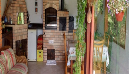 Casa à venda com 4 quartos, sendo 2 suítes, no condomínio Ypê Branco I, São Paulo - SP