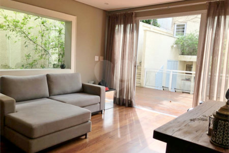 Sobrado à venda com 4 quartos, sendo 1 suíte, em Jardim Novo Mundo, São Paulo, SP